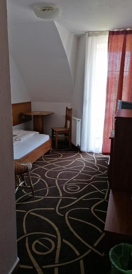 Pension Magnolia Trencin Exterior foto