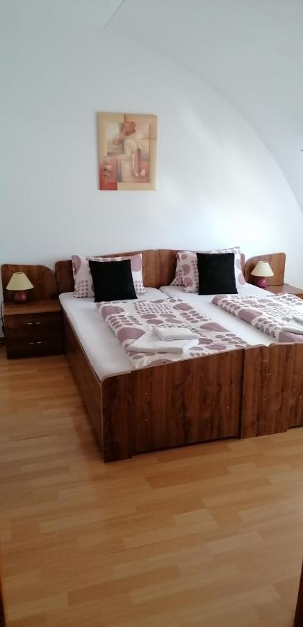 Pension Magnolia Trencin Exterior foto