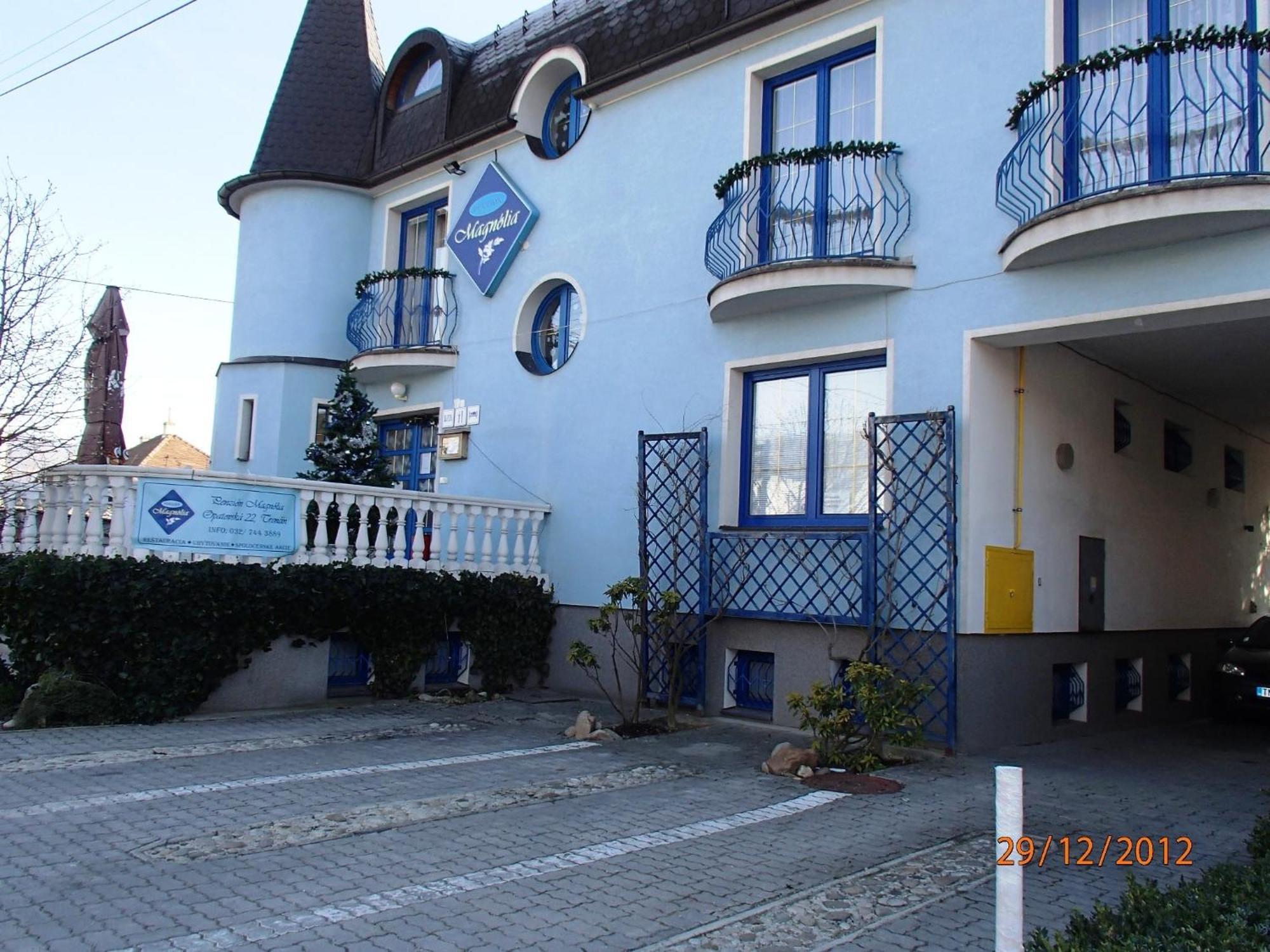 Pension Magnolia Trencin Exterior foto
