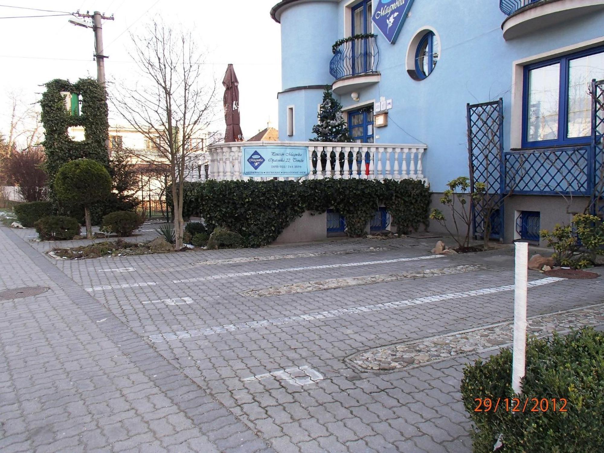 Pension Magnolia Trencin Exterior foto