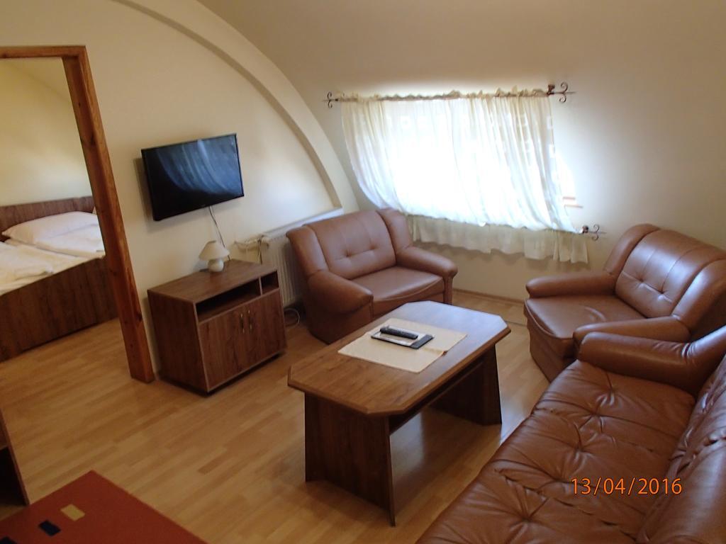 Pension Magnolia Trencin Exterior foto
