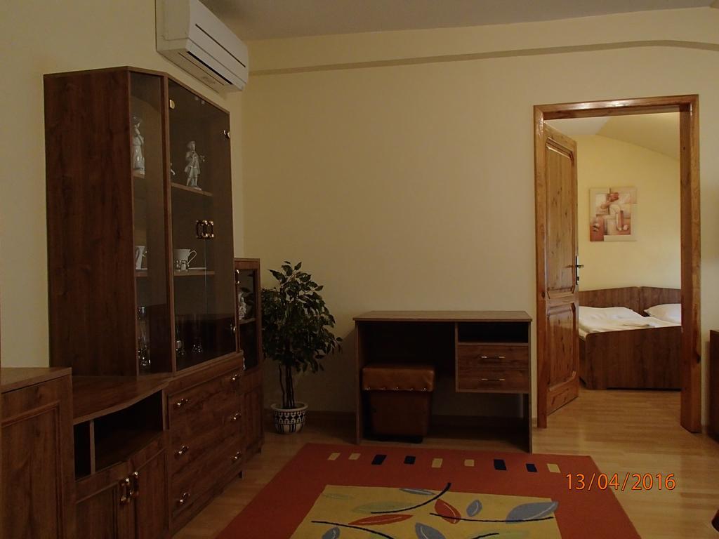 Pension Magnolia Trencin Exterior foto