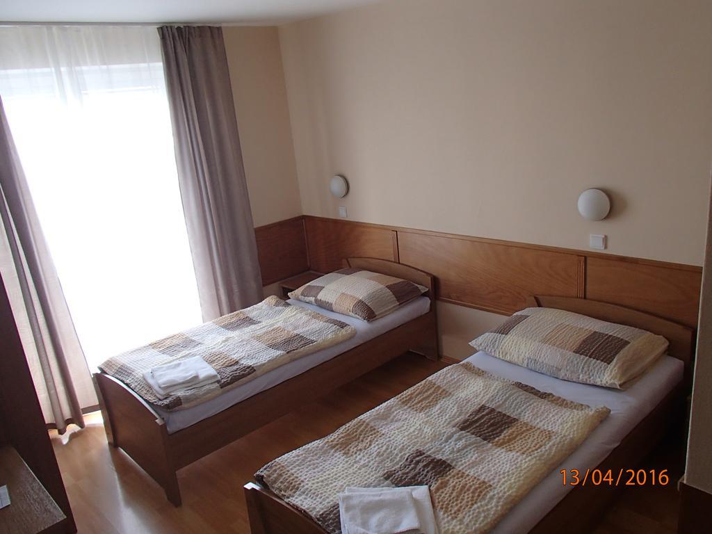 Pension Magnolia Trencin Exterior foto