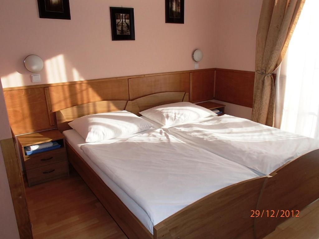 Pension Magnolia Trencin Exterior foto