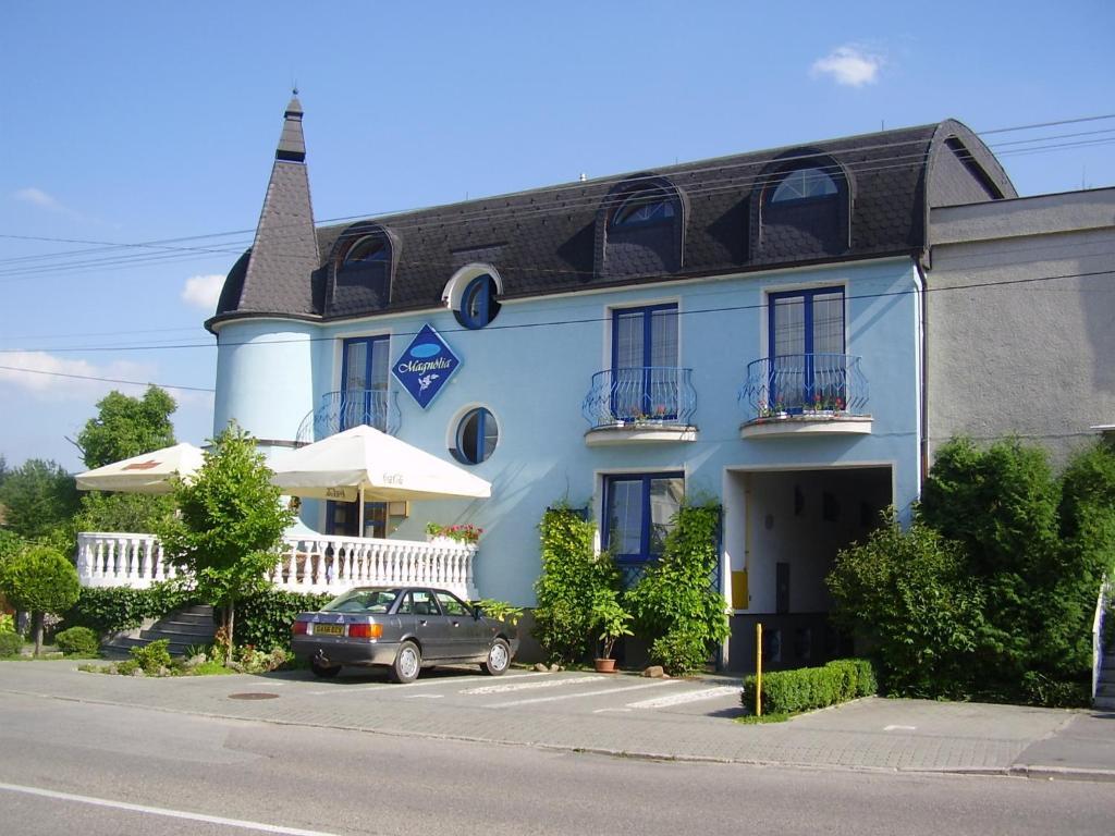 Pension Magnolia Trencin Exterior foto