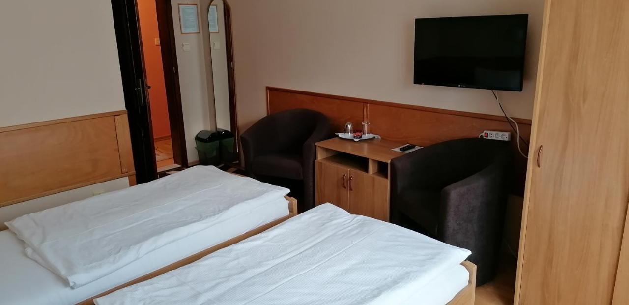 Pension Magnolia Trencin Exterior foto