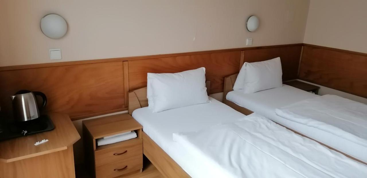 Pension Magnolia Trencin Exterior foto
